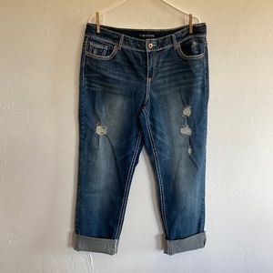 Maurice’s distressed jean size 13/14